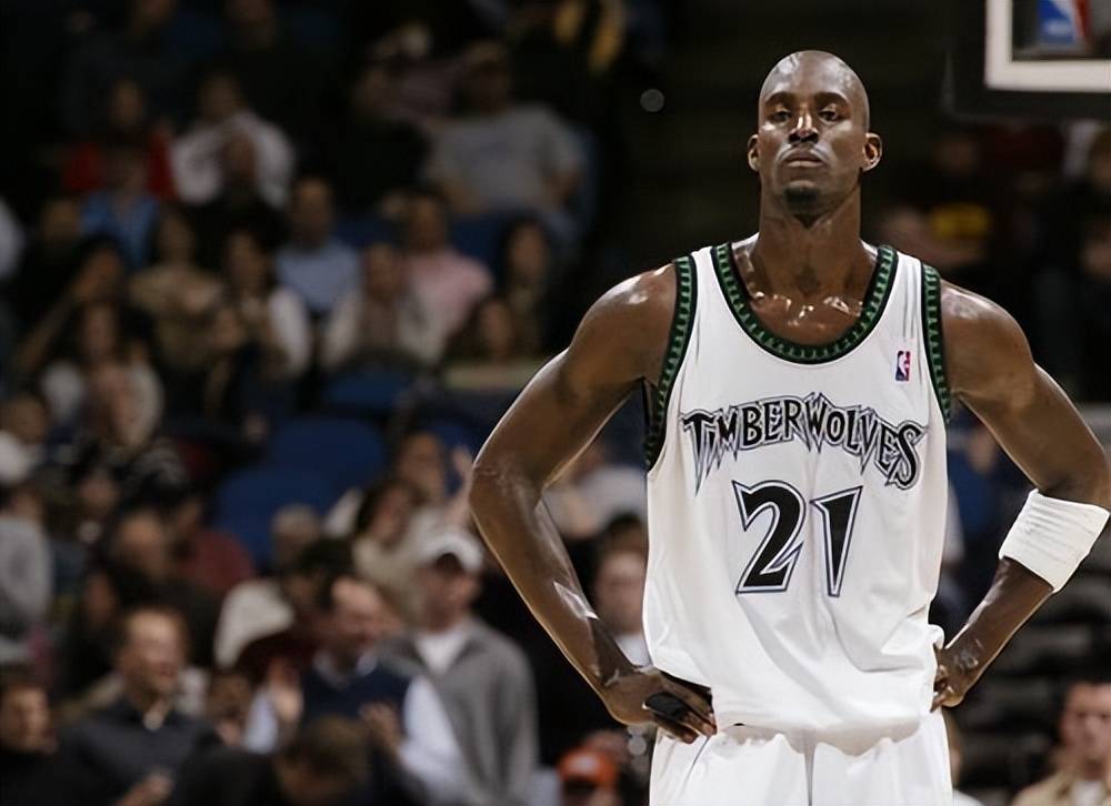 记者：莱奥周二接受核磁共振检查，结果显示无肌肉损伤（记者：莱奥周二完成核磁检查，未发现肌肉受损）