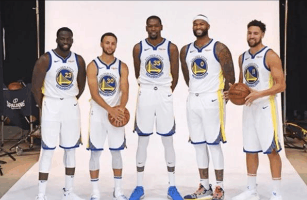 川普狂喜，乡下人乐队将在世界杯抽签仪式结束后表演《YMCA》（乡下人乐队将在世界杯抽签结束后献唱《YMCA》，令川普兴奋不已）