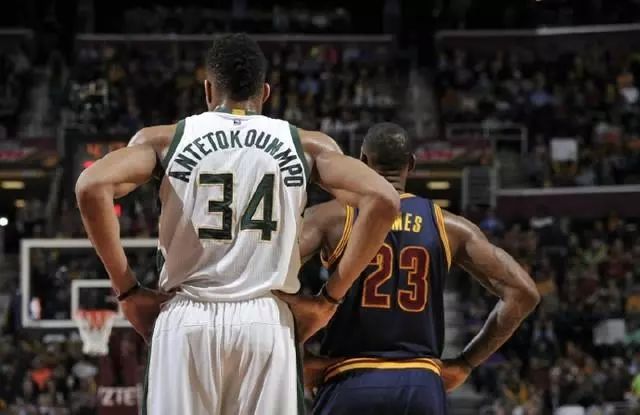 法尔克：拜仁重视巴黎对于帕的兴趣，将为他提供涨薪续约合同（法尔克：拜仁已关注巴黎对帕的追逐，计划以加薪续约留人）